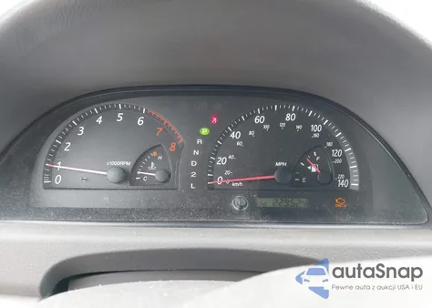 2003 Toyota Camry Le z USA, uszkodzony, nr VIN 4T1BE32K83U768702